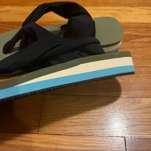 Chooka Yoga sling sandals - Picture 3 of 6